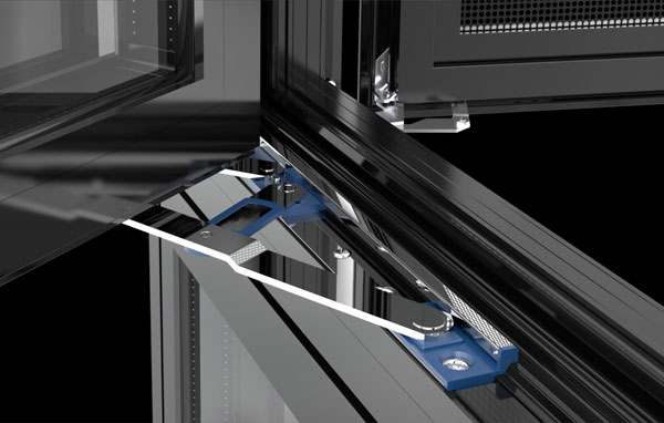 原理：德式雙組份銷釘注膠工藝+整體結(jié)構(gòu)性鋁角碼+工業(yè)級(jí)防滲膠拼角工藝;亮點(diǎn)：系統(tǒng)防水+整體穩(wěn)固性強(qiáng);廣告語：一體式無縫組角穩(wěn)固性強(qiáng),連大樹都能連根拔起的12級(jí)以上臺(tái)風(fēng)，輕松擋了