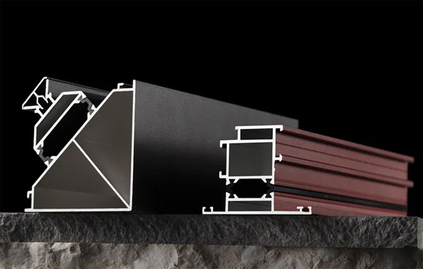 原理：德式雙組份銷釘注膠工藝+整體結(jié)構(gòu)性鋁角碼+工業(yè)級(jí)防滲膠拼角工藝;亮點(diǎn)：系統(tǒng)防水+整體穩(wěn)固性強(qiáng);廣告語：一體式無縫組角穩(wěn)固性強(qiáng),連大樹都能連根拔起的12級(jí)以上臺(tái)風(fēng)，輕松擋了